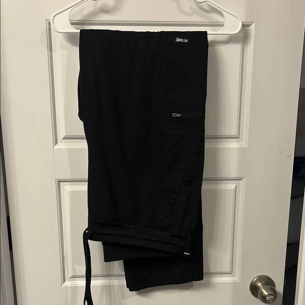 Grey's Anatomy Black Scrub Set - Picture 5 of 7